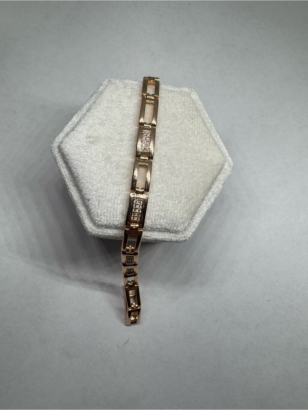 14k 585 Rolled Gold Bracelet , Size 7,5 . Rose Gold Plated Over Base Metal